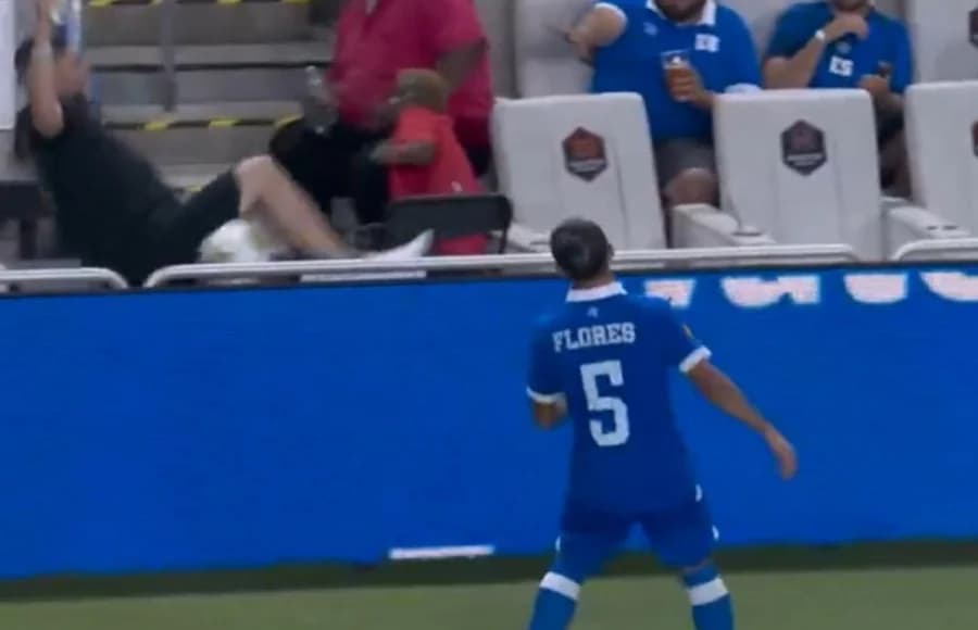 Gold Cup: Θεατής σωριάστηκε σε προσπάθεια για κοντρόλ
