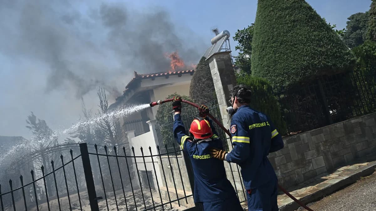 Brand in Palaia Fokaia: Unter Kontrolle, Dorfevakuierungen