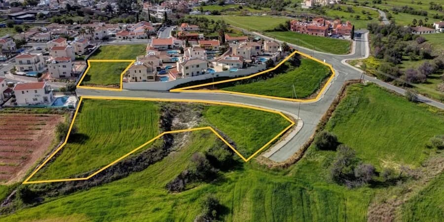 AstroBank: Oportunidades de Inversión en Bienes Raíces en Nicosia, Pafos, Famagusta