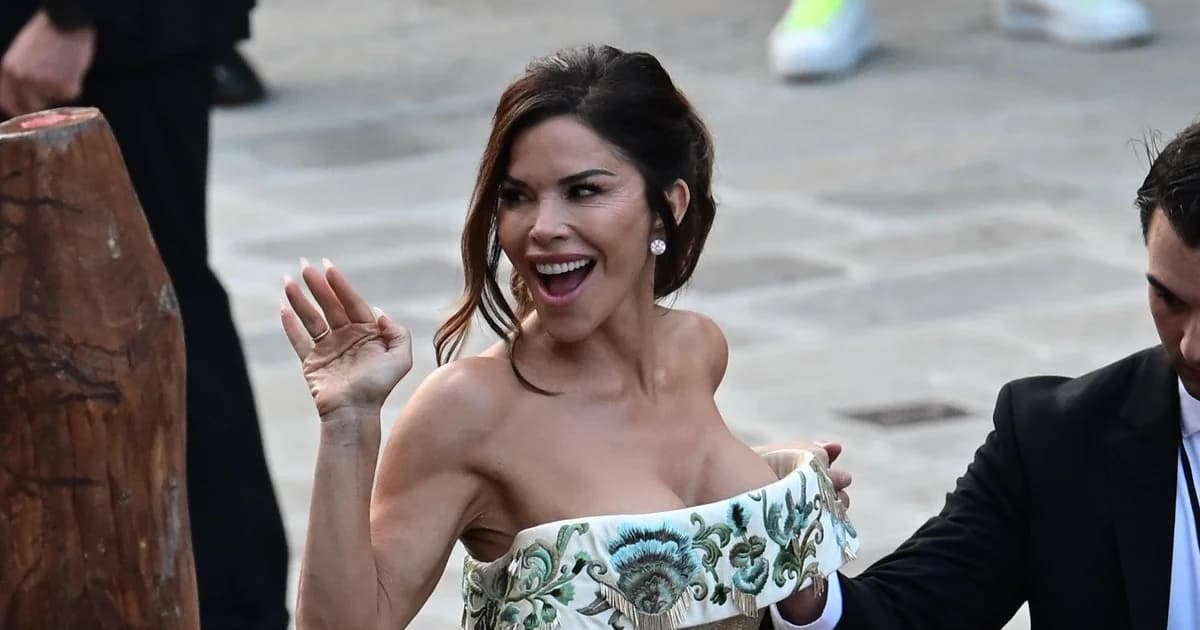 Λόρεν Σάντσεζ: Εντυπωσιακό Schiaparelli φόρεμα πριν τον γάμο