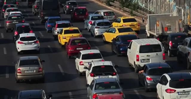 Tráfico: Tráfico denso en Kifissos, retrasos en Attiki Odos