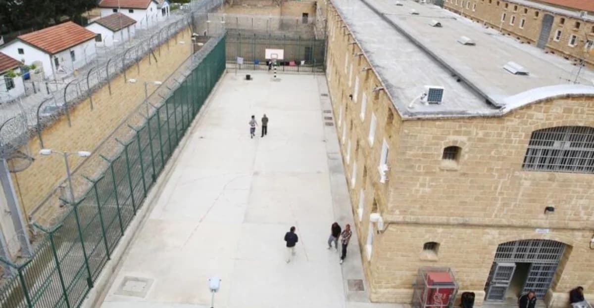 Σκάνδαλο εγγράφων στις Κεντρικές Φυλακές: Έρευνα για καταγγελίες