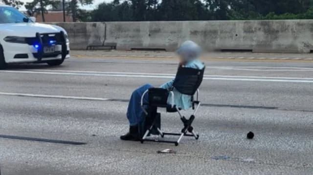 Texas: Woman with Gun on Highway