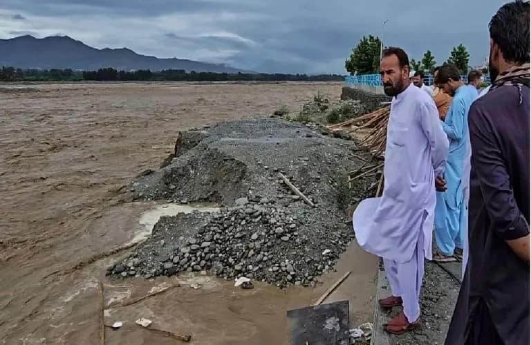 Pakistán: Al menos 24 muertos por fuertes lluvias