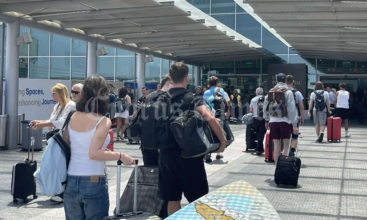 53 Zyprioten kehren aus Iran, Israel zurück – 3000 Reisende vorübergehend in Zypern