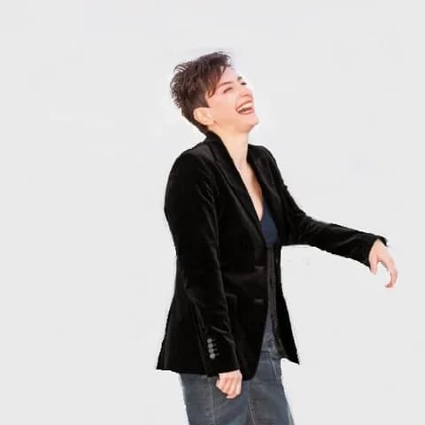 הירו: נטשה תיאודורידו עם סל-קל על הראש!