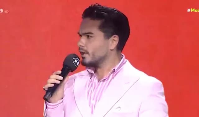 Christos Mastoras: Mensaje contra la guerra en los Mad VMA