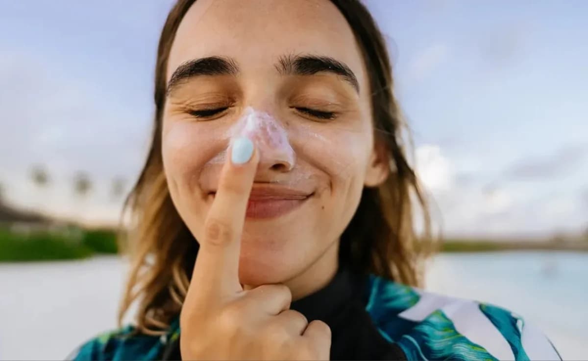 Skincare: Ποια συστατικά να αποφύγετε μετά την παραλία