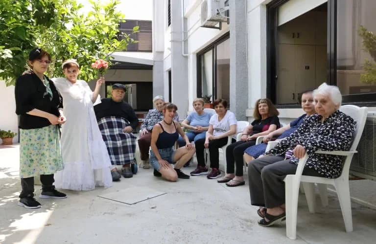 Theater im Kaimakli-Heim: "Vourate n' armasoumen tin Andrianou"