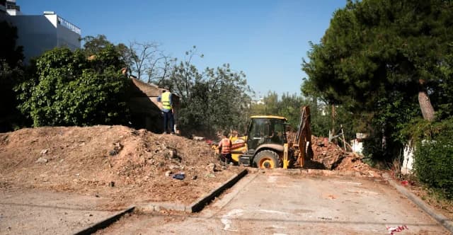 Atenas: Comienza la demolición de 70 edificios ruinosos