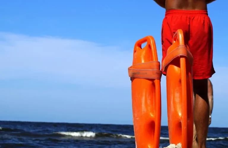 Larnaka: 11 Rettungsschwimmtürme besetzt