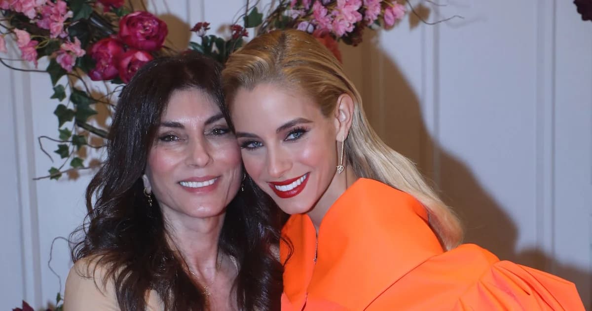 Doukissa Nomikou: Rara foto con su madre en vestido a juego
