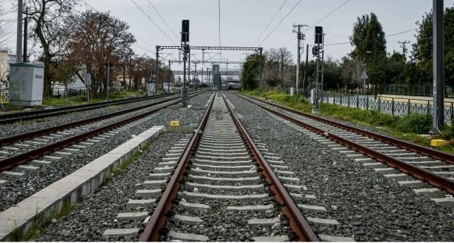 Smoke After Train Malfunction in Edessa: Passengers to be Relocated