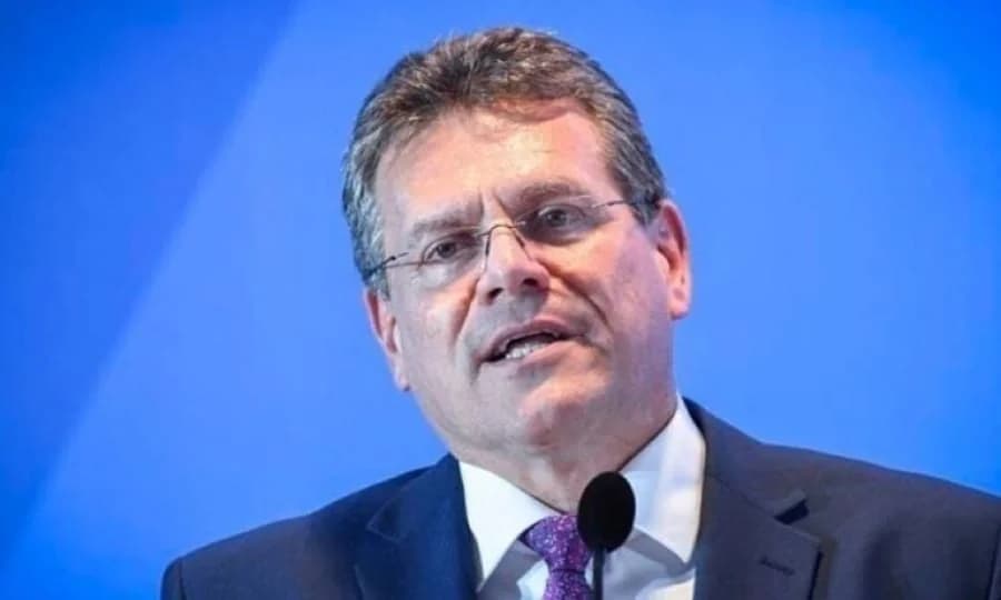 Μ. Σέφκοβιτς: Αναχώρηση για ΗΠΑ για εμπορικές συνομιλίες