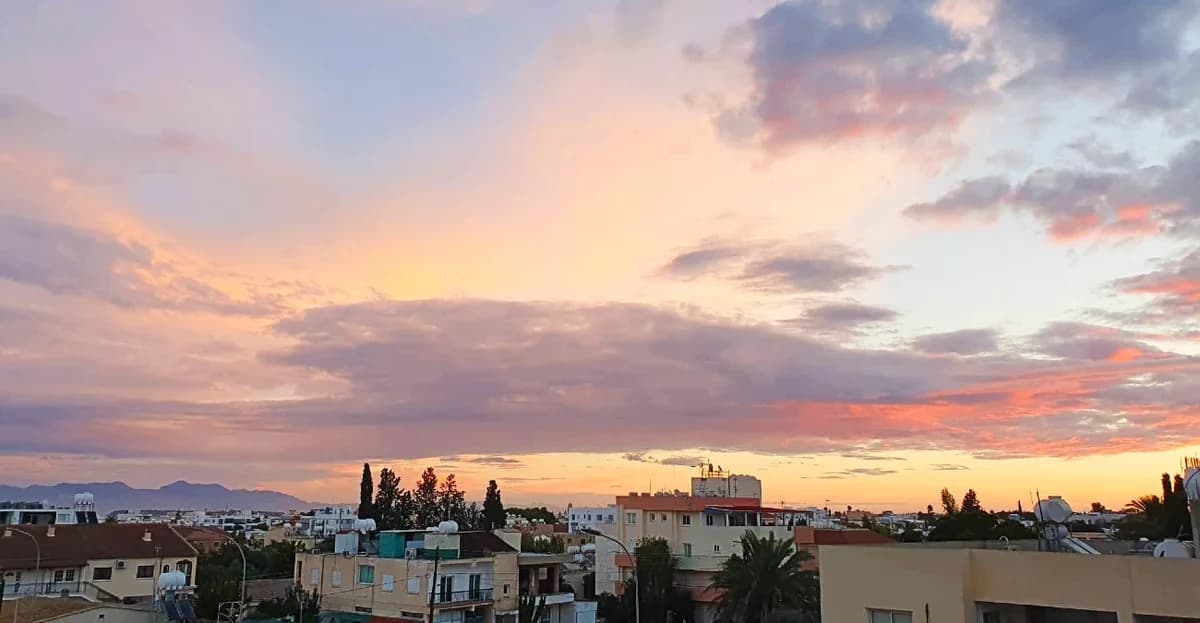 Καιρός: Εναλλαγές θερμοκρασίας, νεφώσεις και άνεμοι