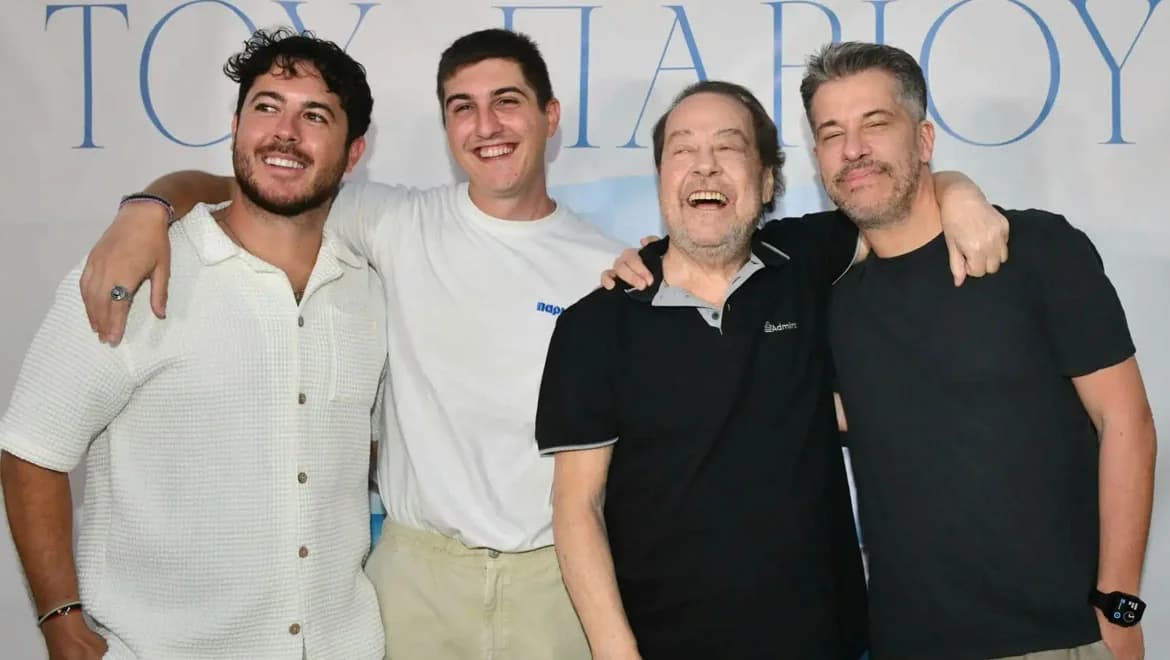 Yiannis Parios: Aparición Familiar en la Presentación del Álbum