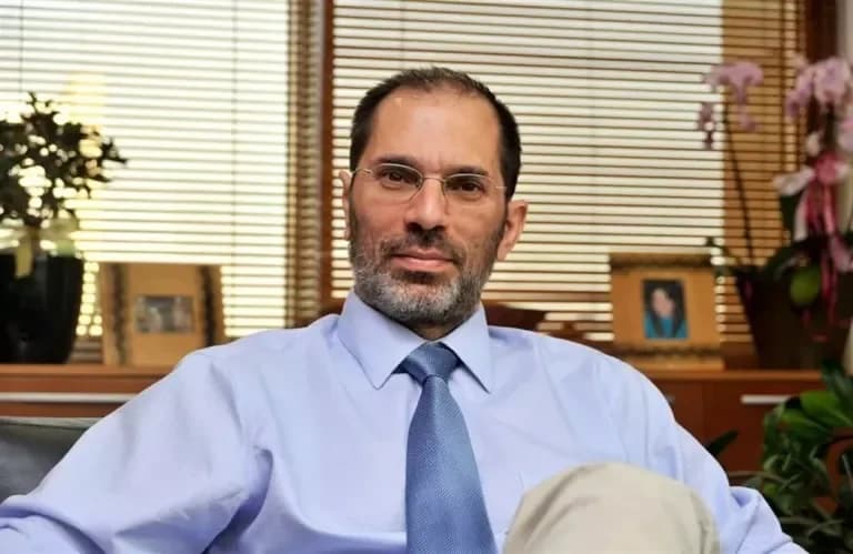 Odysseas Michaelides: Kritik an Türmen in Larnaka
