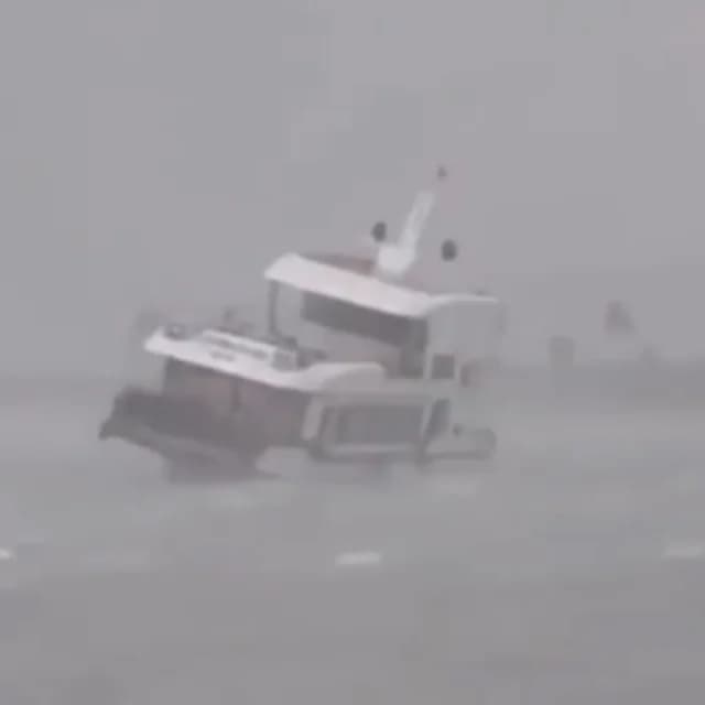 Vietnam: Niño de 10 años sobrevive al hundimiento de barco turístico