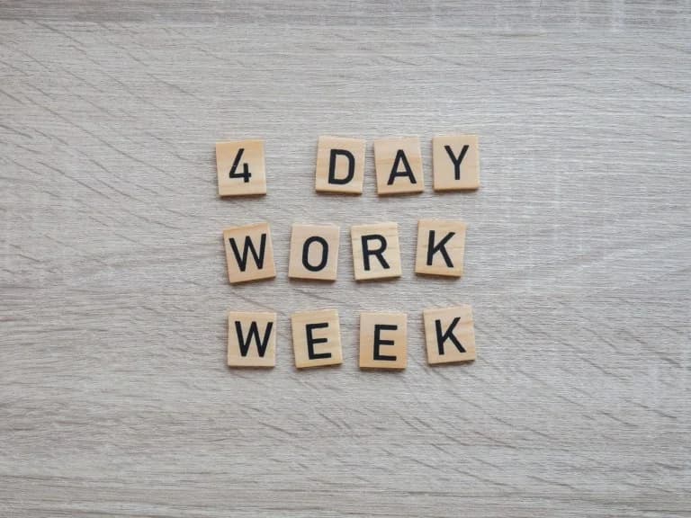 Semana laboral de cuatro días: Beneficios para la salud mental – Nuevo estudio