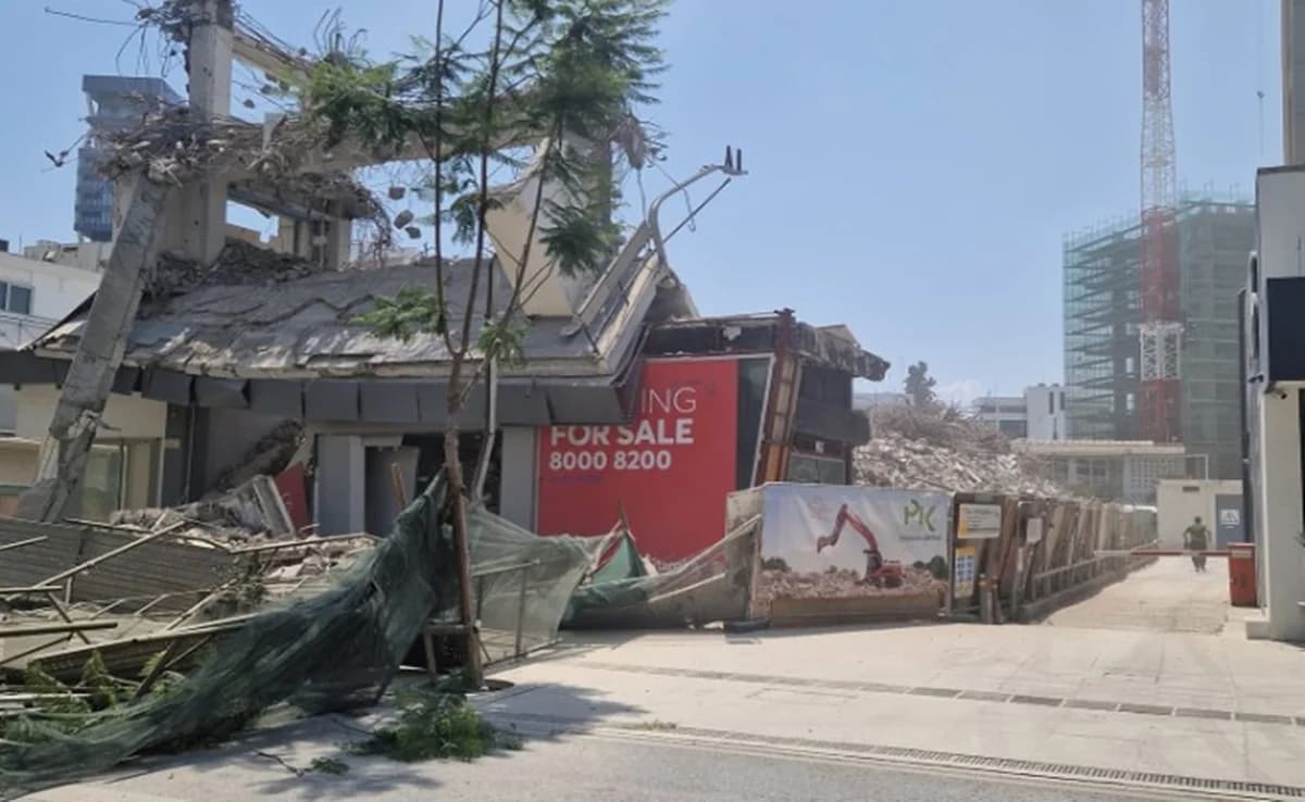 Nicosia: Cierre de tramo de la Avenida Makariou por derrumbe de edificio
