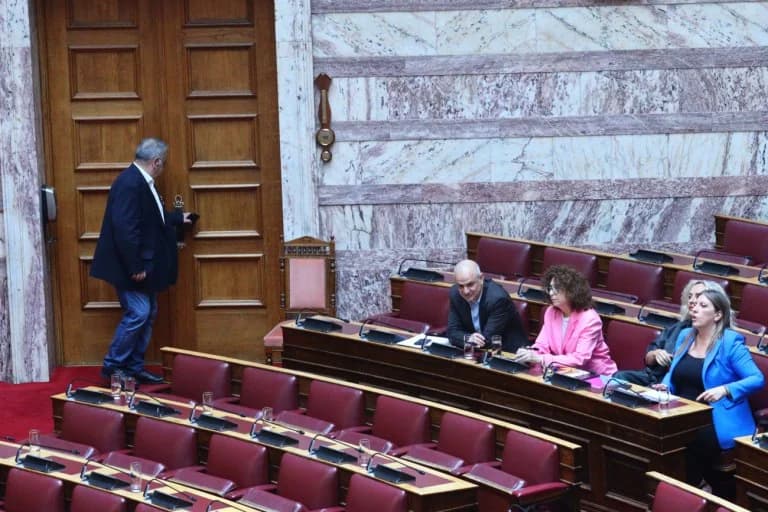 Spannungen im griechischen Parlament: Sitzung unterbrochen, Konstantopoulou an Ethikausschuss verwiesen