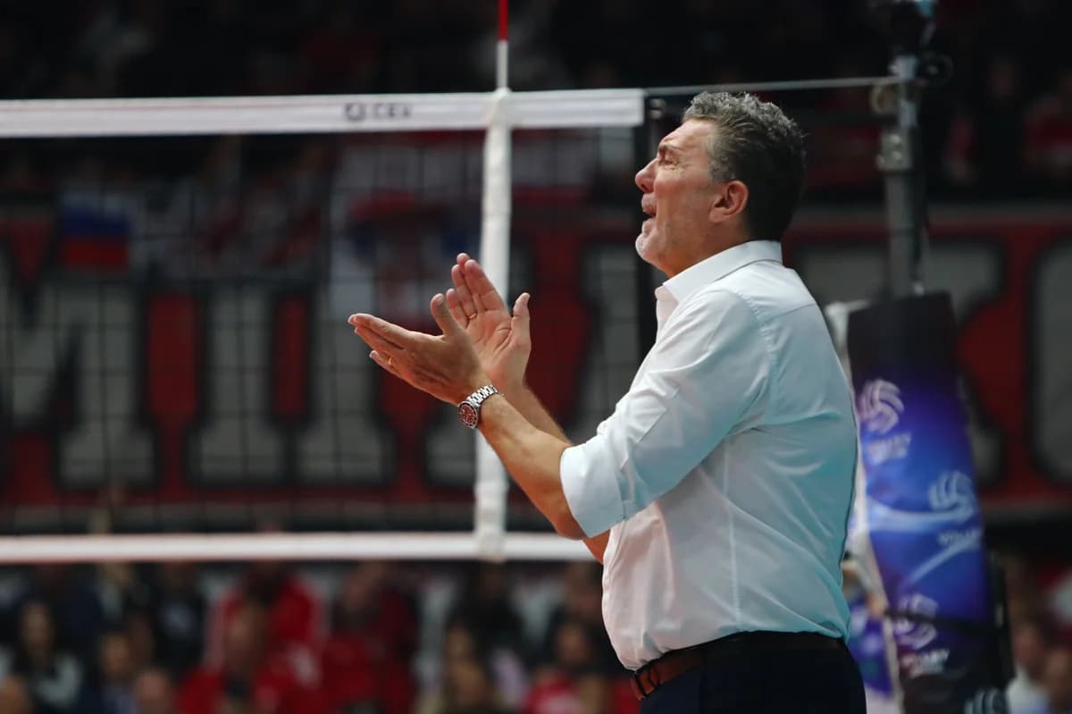 Andrea Ghardini bleibt Trainer von Olympiacos Volleyball