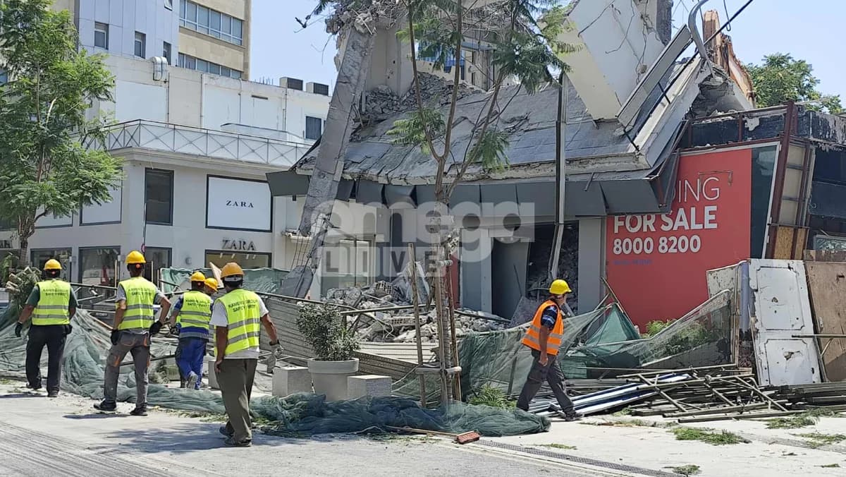 Derrumbe en la Avenida Makariou: Denuncias por Incumplimiento de Medidas de Seguridad