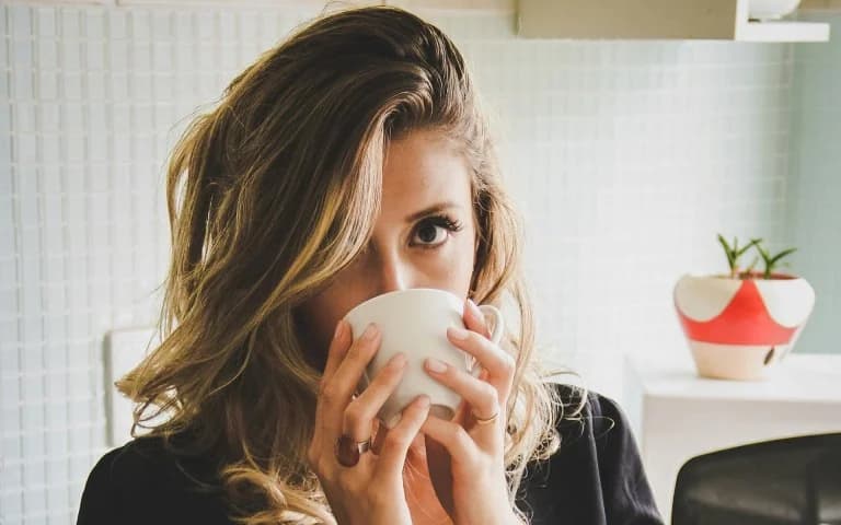 Nachmittagskaffee: Hilft er oder schadet er dem Schlaf?