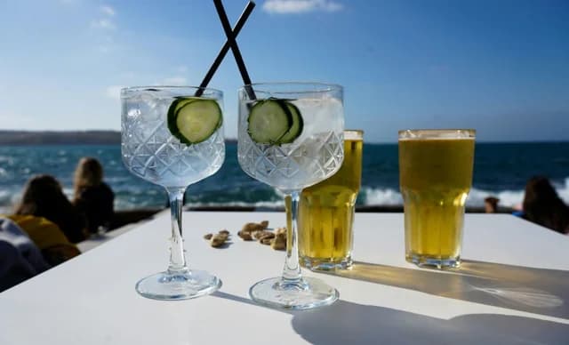 Calories in Summer Drinks: Beer, Wine, and Cocktails