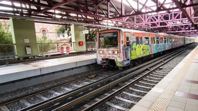 גבר נמצא מת על פסי הרכבת באנו פטיסיה, אתונה