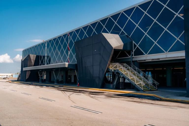 תנועה בינלאומית חזקה בשדות התעופה של Fraport Greece למרות האתגרים
