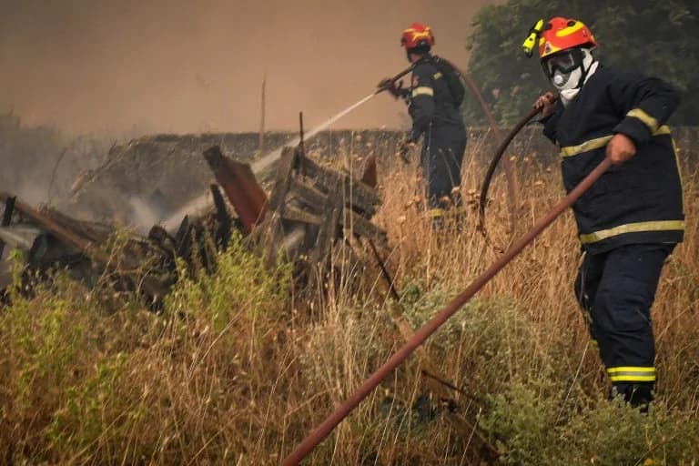 Incendio en Ellinochori, Corinto – Quema tierras agrícolas