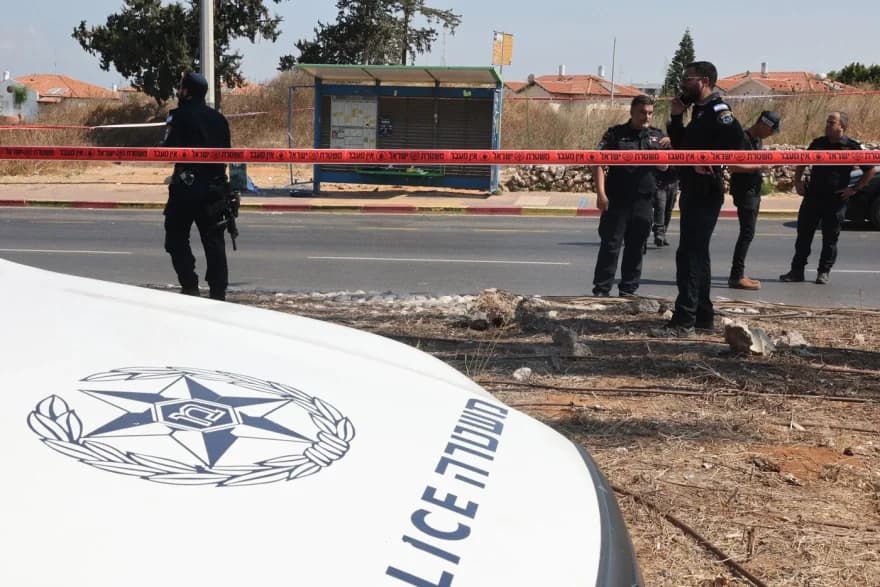 Αυτοκίνητο έπεσε σε στάση λεωφορείου στο Ισραήλ: Τραυματίες και έρευνα για τρομοκρατία