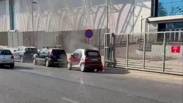 שריפת רכב מחוץ לגולדן הול במארוסי