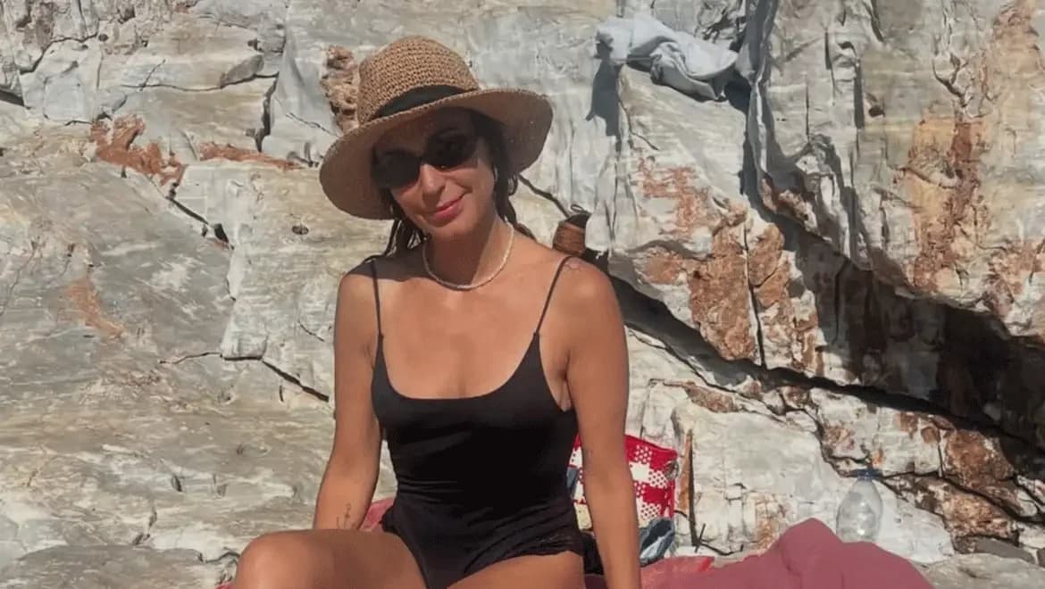 Katerina Papoutsaki: Vacation in Agistri with her sons