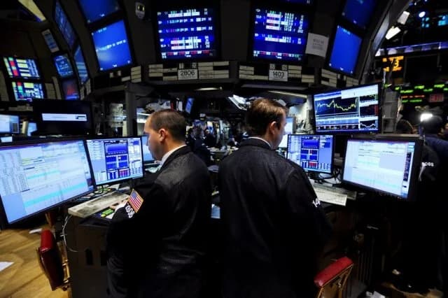 Wall Street: Ρεκόρ για S&P 500 και Nasdaq – Η ώθηση της Alphabet