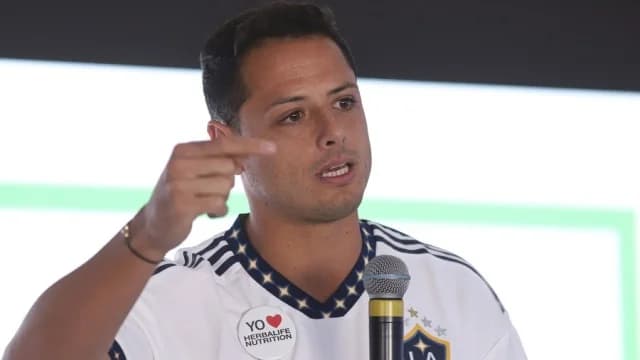 Chicharito se disculpa por comentarios sexistas en TikTok