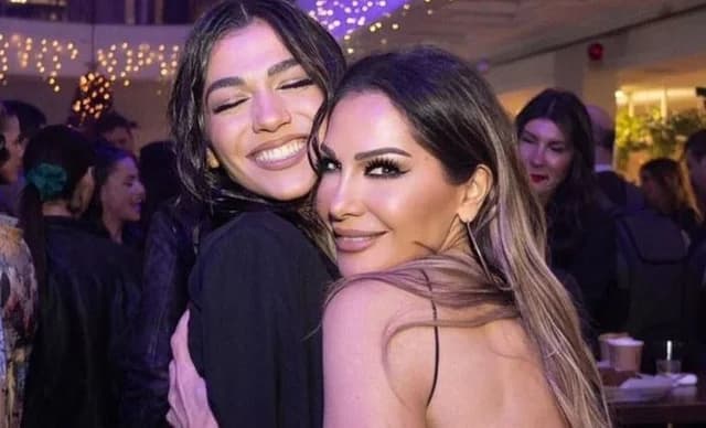 מלינה ניקולאידי סיימה את לימודי בית הספר לדרמה בלונדון