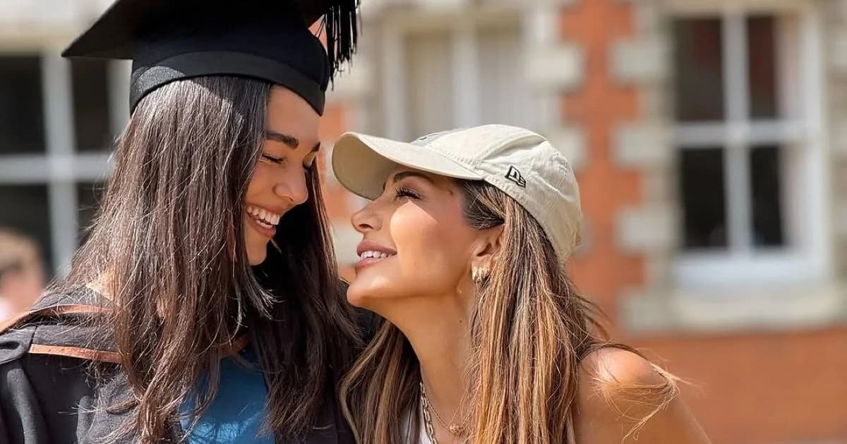 Despina Vandi in London zur Abschlussfeier ihrer Tochter Melina Nikolaidi
