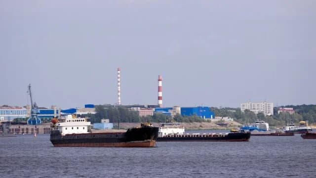 Neue EU-Sanktionen gegen Russland: Auswirkungen auf die Schifffahrt und griechische Reeder