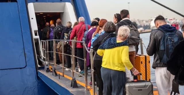 Увеличение трафика в портах Аттики: более 74 000 отправлений