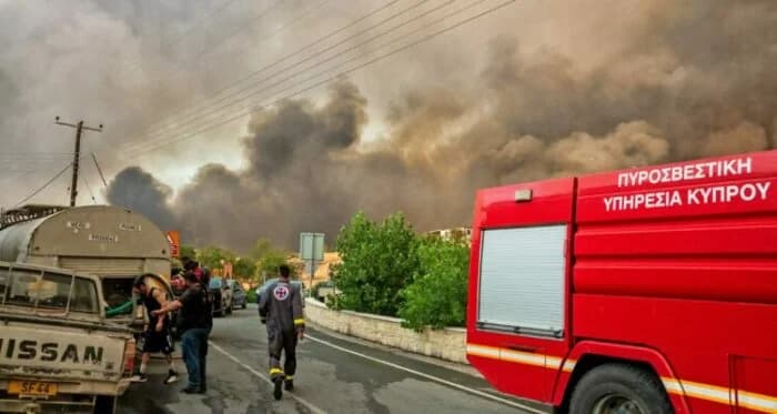 Большой запас помощи для пострадавших от пожара в Агиос Амвросиос