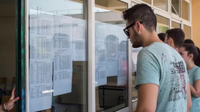 ניתוח ציוני הקבלה לאוניברסיטה: מחלקות עם עלייה וירידה