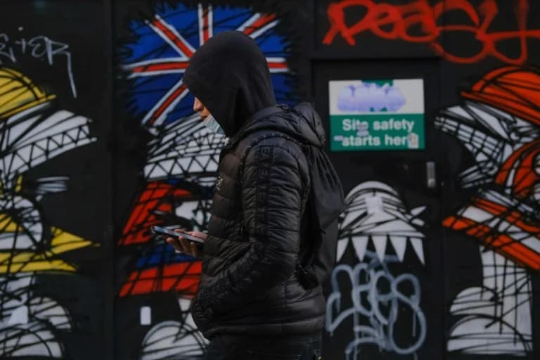 London: Lebenslange Haft für zwei Teenager wegen Mordes an 14-Jährigem im Bus