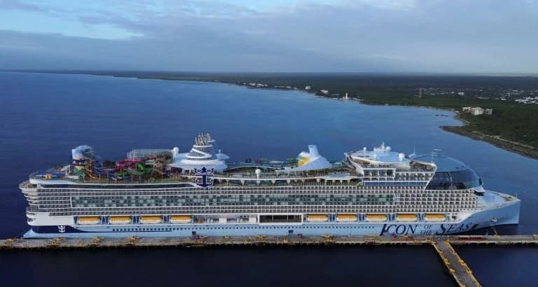 Empleado de crucero apuñala a colega y se suicida