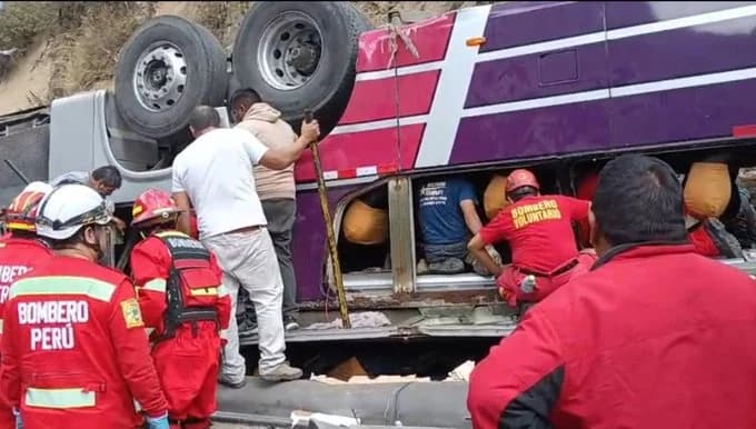 Peru: Mindestens 15 Tote bei Busunglück in Schlucht