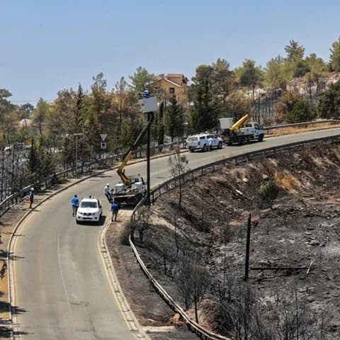 שריפה בלימסול: 400 עמודי EAC נהרסו, גנרטורים הותקנו ב-7 קהילות