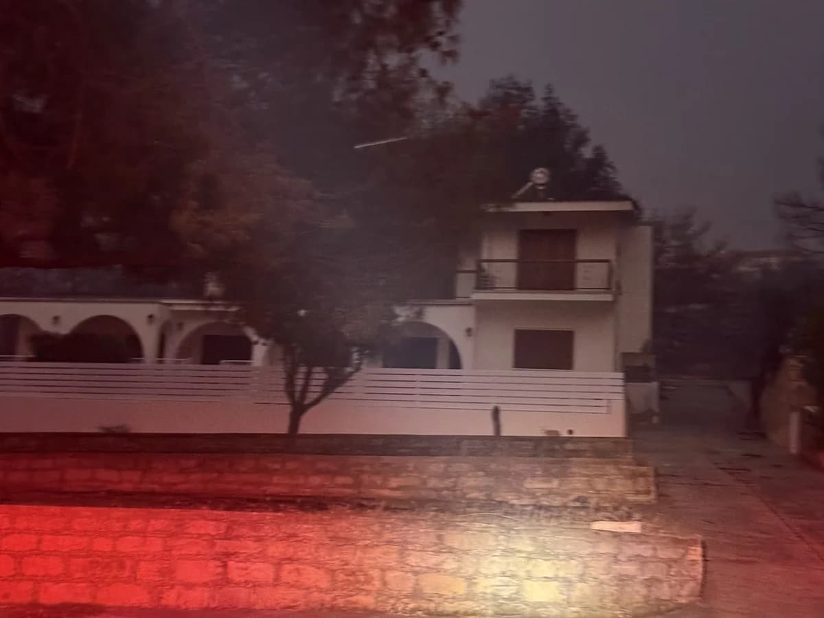 Συγκλονιστική μαρτυρία για τη φονική πυρκαγιά στη Λεμεσό: «Ήταν το μοναδικό σπίτι που δεν κάηκε»