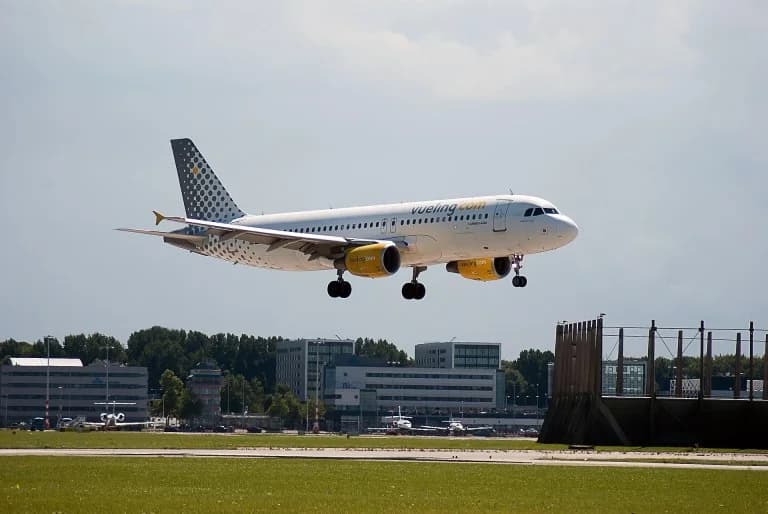 צרפת חוקרת את חברת התעופה Vueling לאחר הורדת נוסעים יהודים