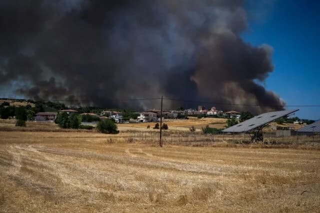 Kythira Fire Smoke Reaches Africa – Satellite Video